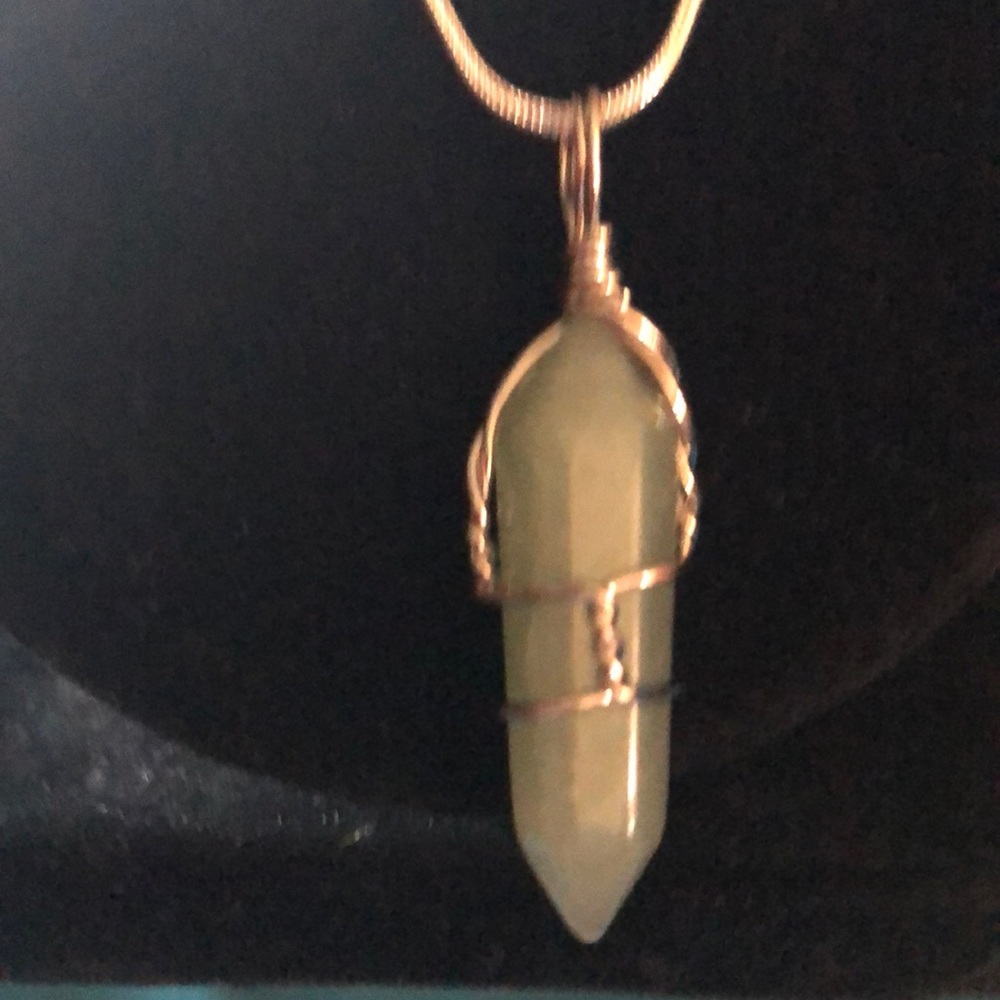 NWOT Quartz Necklace Silver 9.25